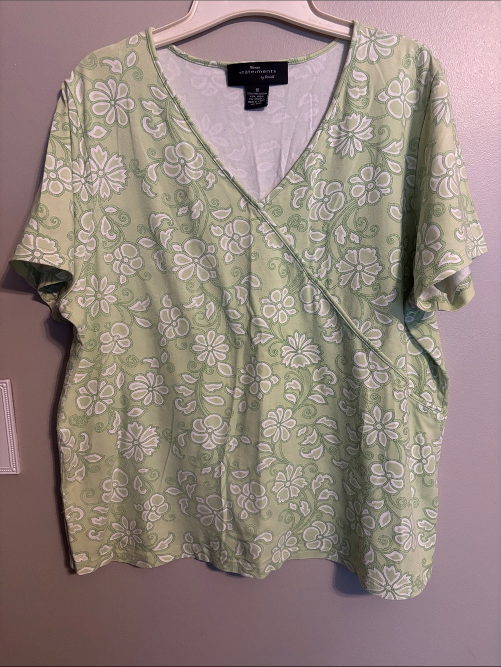 Statements by Danielle Light Green Floral Wrap-Style Short Sleeve Tee